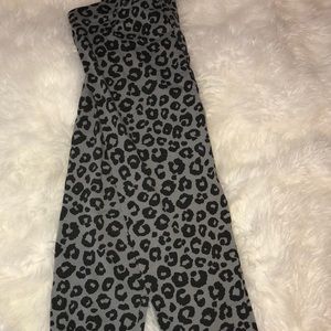 Black and gray cheetah print leggings